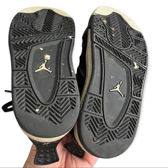 Air Jordan 4 Boy’s Retro Oreo Sneakers size 9 - Picture 5 of 6
